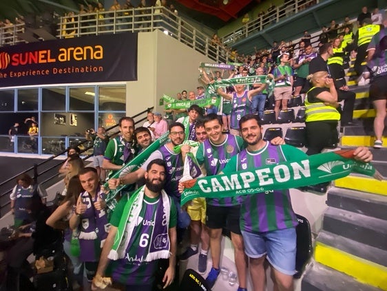 La plantilla del Unicaja, en el Sunel Arena.