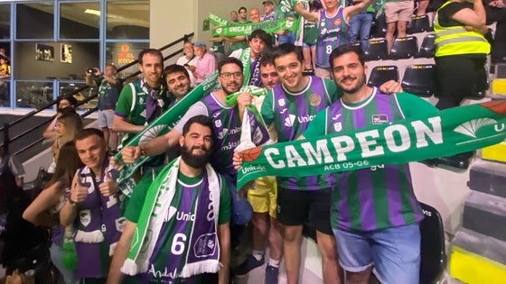 Aficionados del Unicaja, en Atenas.