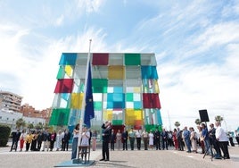 Un momento del izado de la bandera europea.