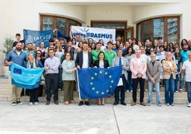 Torremolinos acoge un proyecto para que jóvenes europeos puedan navegar en jábega