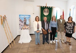 Acto de inauguración de la muestra en Nerja.