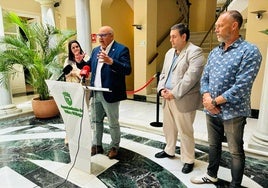 Acto de presentación del reconocimiento, este viernes en el Ayuntamiento veleño.
