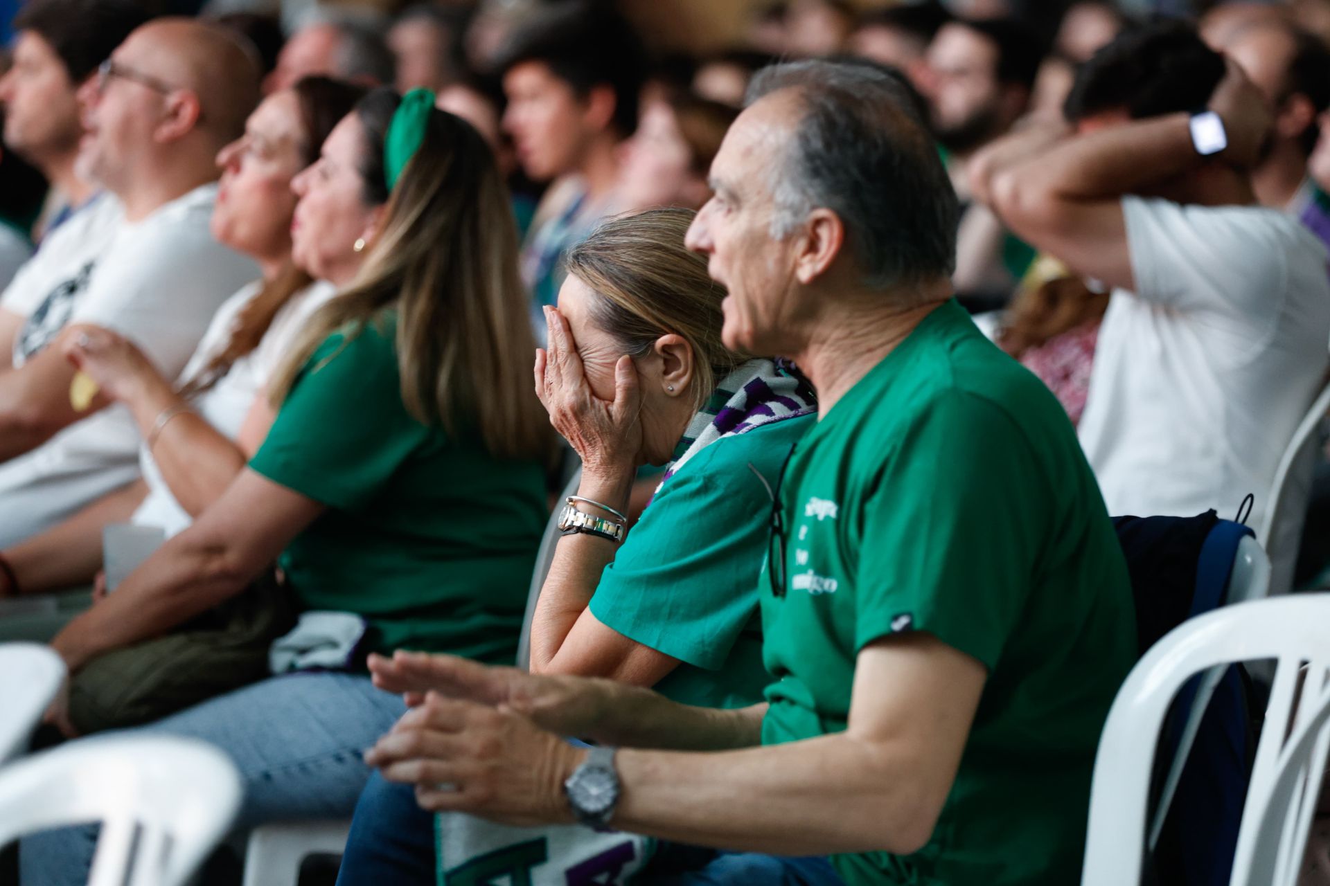 La marea verde en el pabellón Martín Urbano frente al AEK, en imágenes