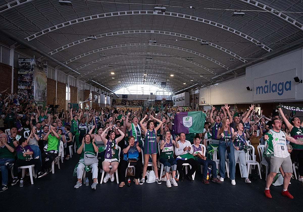 Los 900 aficionados celebran el título Europeo