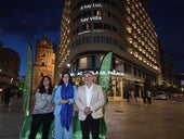 Diana Navarro enciende la luz de la esperanza de la Noche Solidaria Contra el Cáncer
