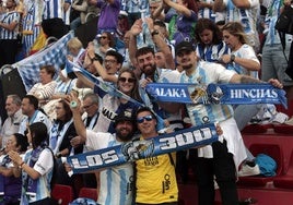 Aficionados malaguistas en el campo del Elda este domingo.