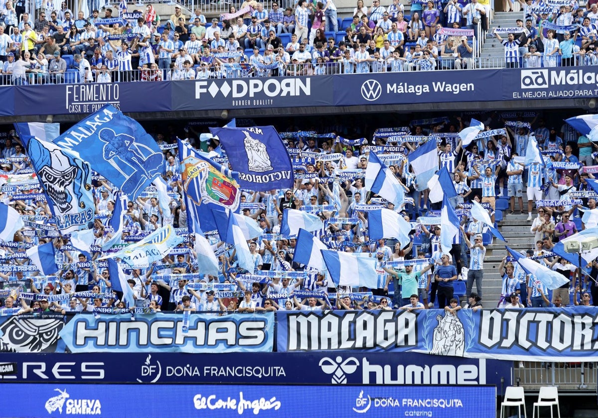 El Málaga estudia cuáles serán los precios de los abonos para la próxima temporada
