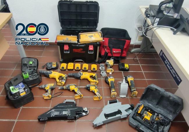 Algunas herramientas robadas que se han recuperado en la operación