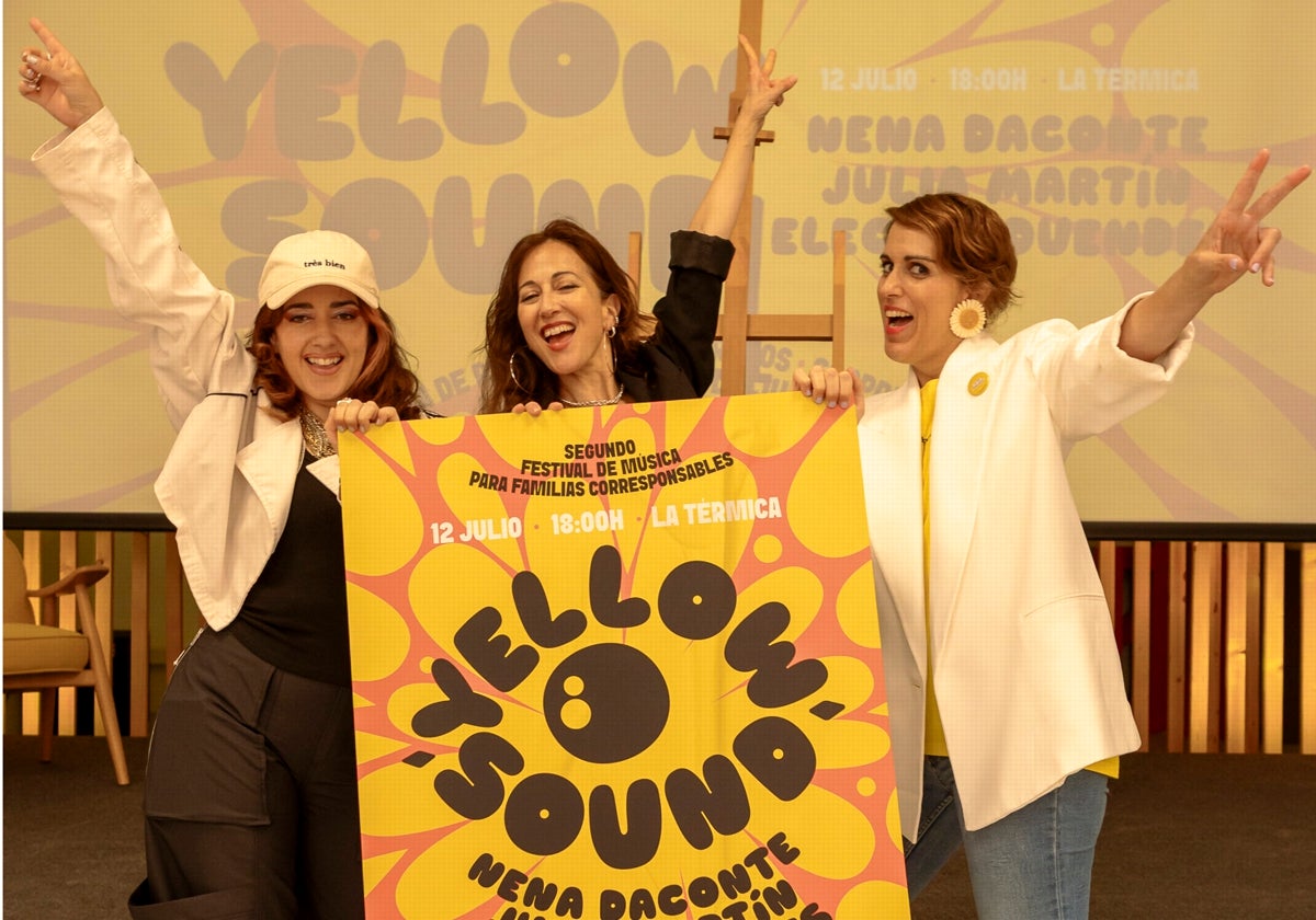 Las artistas Nena Daconte y Julia Martín junto a Laura Baena.