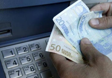 Prisión para el exdirector de una sucursal bancaria por traspasar a su cuenta personal casi 50.000 euros de una clienta de 89 años