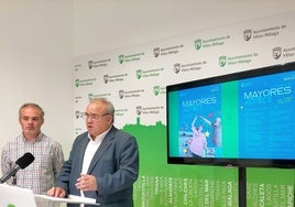 Acto de presentación de la programación dirigida a los mayores veleños en el Ayuntamiento.
