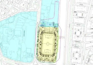 La línea rosa-morada indica la nueva ocupación del estadio La Rosaleda tras las obras previstas, según el borrador de convenio que tienen preparado las tres instituciones propietarias para la firma.