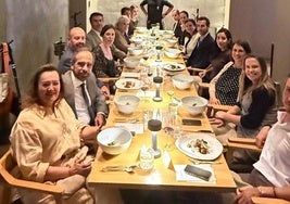 Momento de una cena con profesionales del turismo.