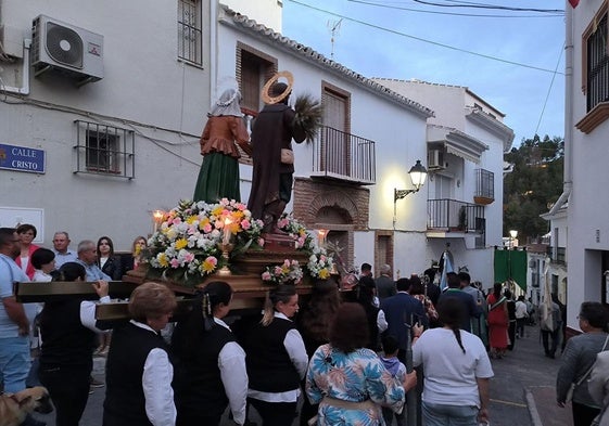 En Benamocarra, San Isidro saldrá en procesión junto a Santa María de la Cabeza.