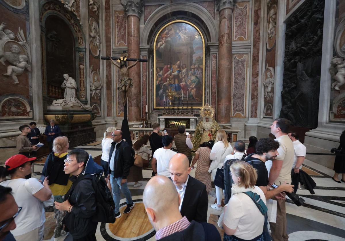 Así es la capilla de San Pedro donde está al culto la Virgen de la Esperanza