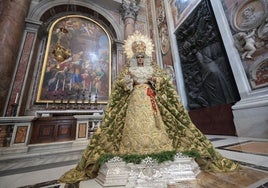 Fieles de todo el mundo rinden culto a la Virgen de la Esperanza en San Pedro del Vaticano