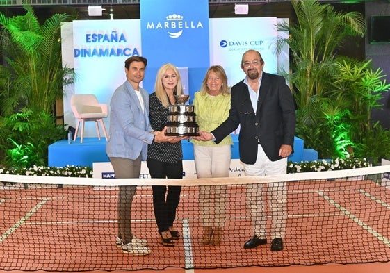 David Ferrer, Patricia del Pozo, Ángeles Muñoz y Miguel Díaz, este miércoles en Marbella.