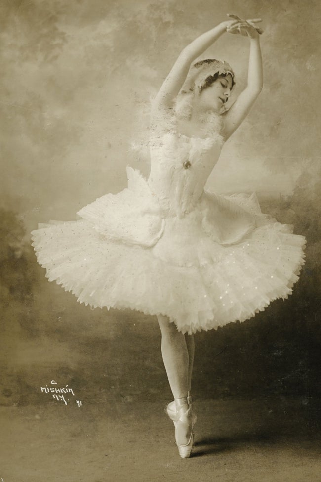 Imagen de Anna Pavlova, con la que el museo anuncia la próxima exposición sobre la bailarina rusa.