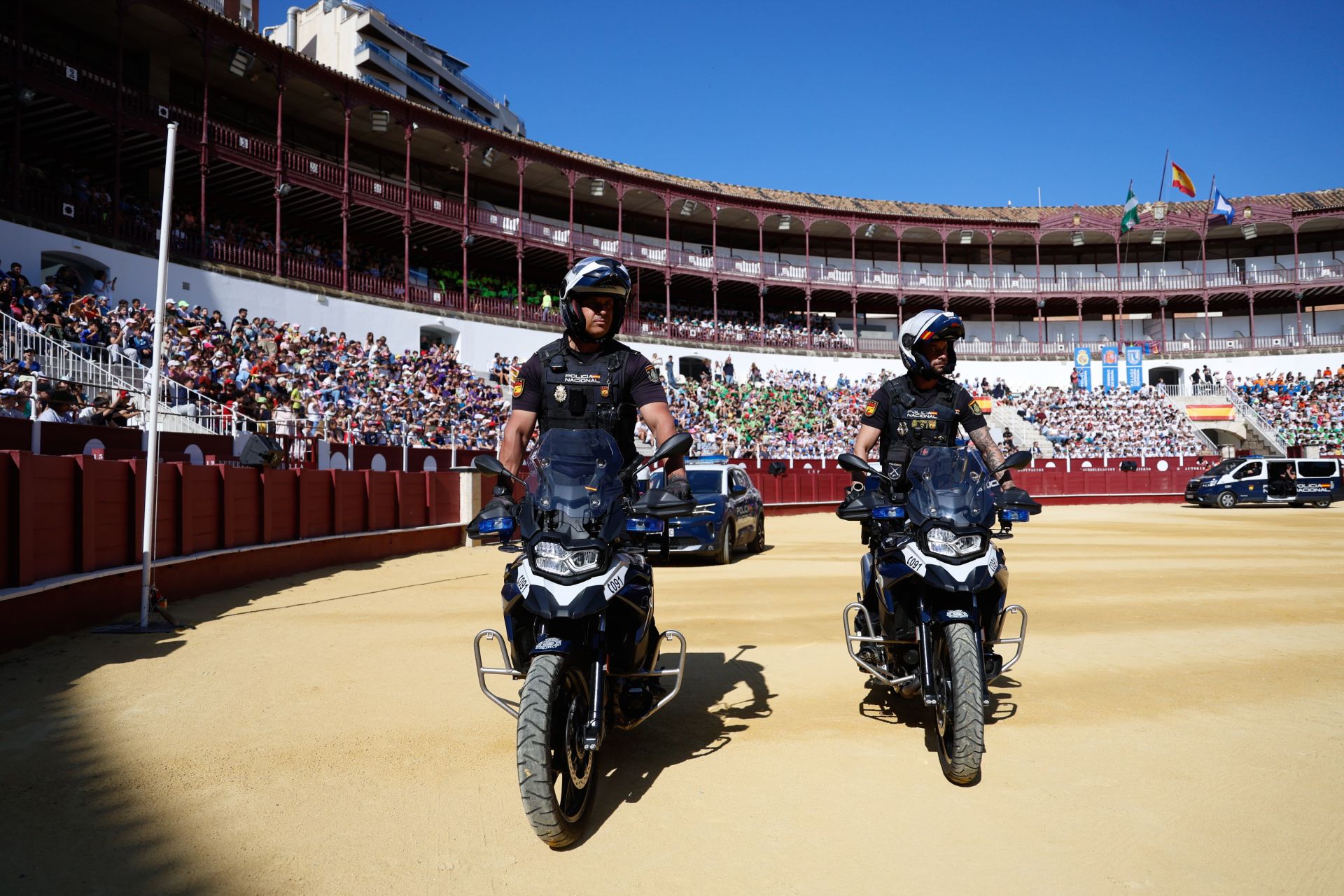 La Policía Nacional celebra una exhibición para dar a conocer su labor a escolares de Málaga