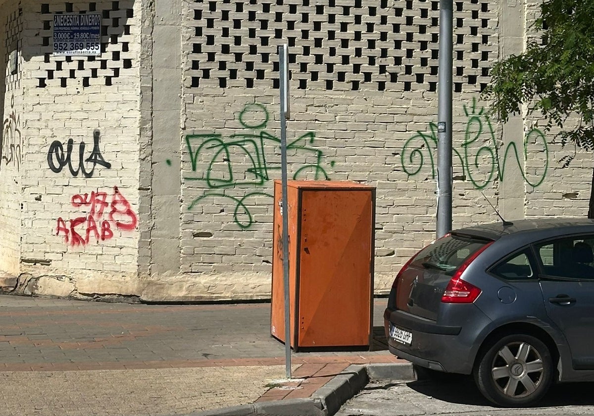 Pintadas en las fachadas del barrio.