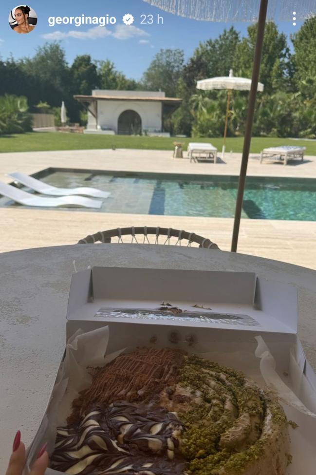 Georgina Pérez compartió un storie con uno de sus cakerolls.