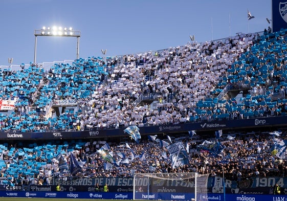 El mosaico que desplegó el Málaga durante el partido frente al Castellón.