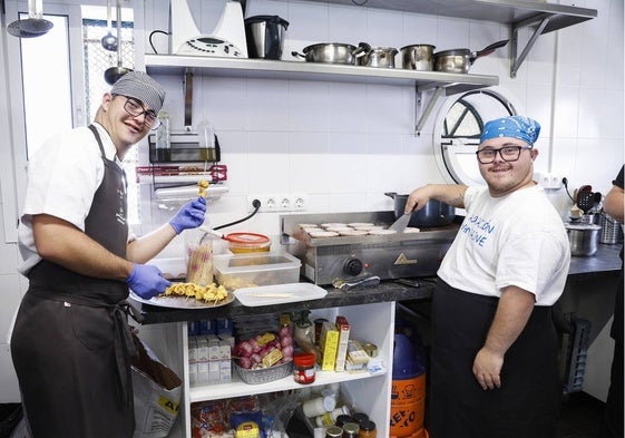 Los Supercurrantes, una iniciativa de formación y trabajo en hostelería para jóvenes con discapacidad intalectual.