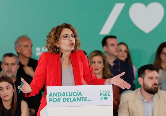 María Jesús Montero, durante su intervención, en la que expuso las primeras líneas de su programa.