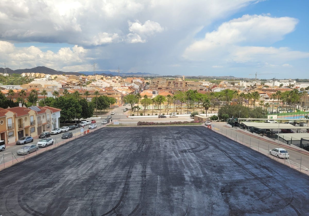 Aparcamiento de unos 3.000 metros en la Estación de Cártama.