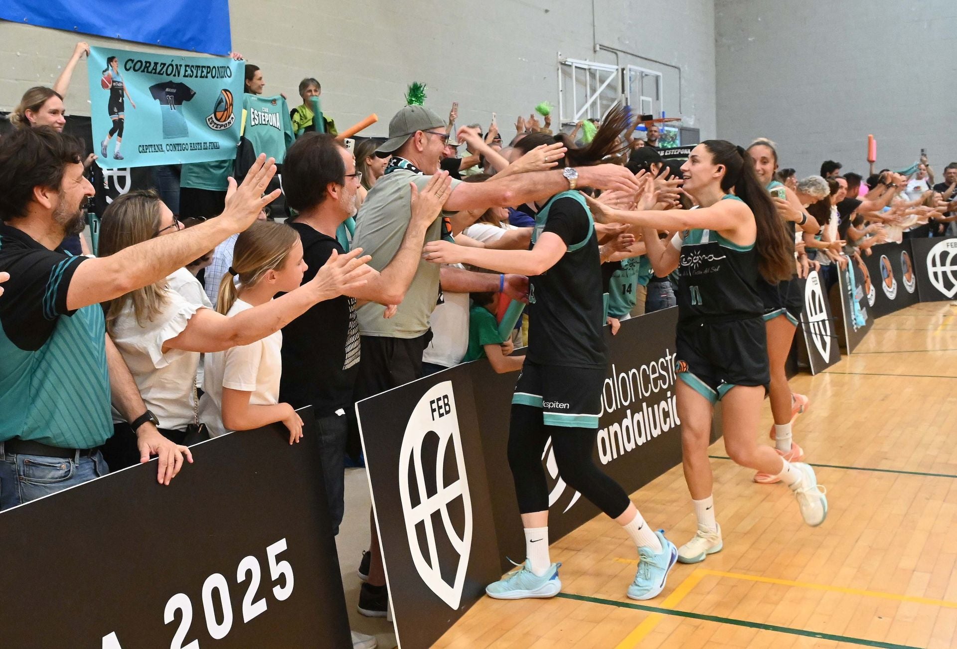 Las mejores imágenes de la victoria del CAB Estepona y su ascenso a la élite del baloncesto femenino español