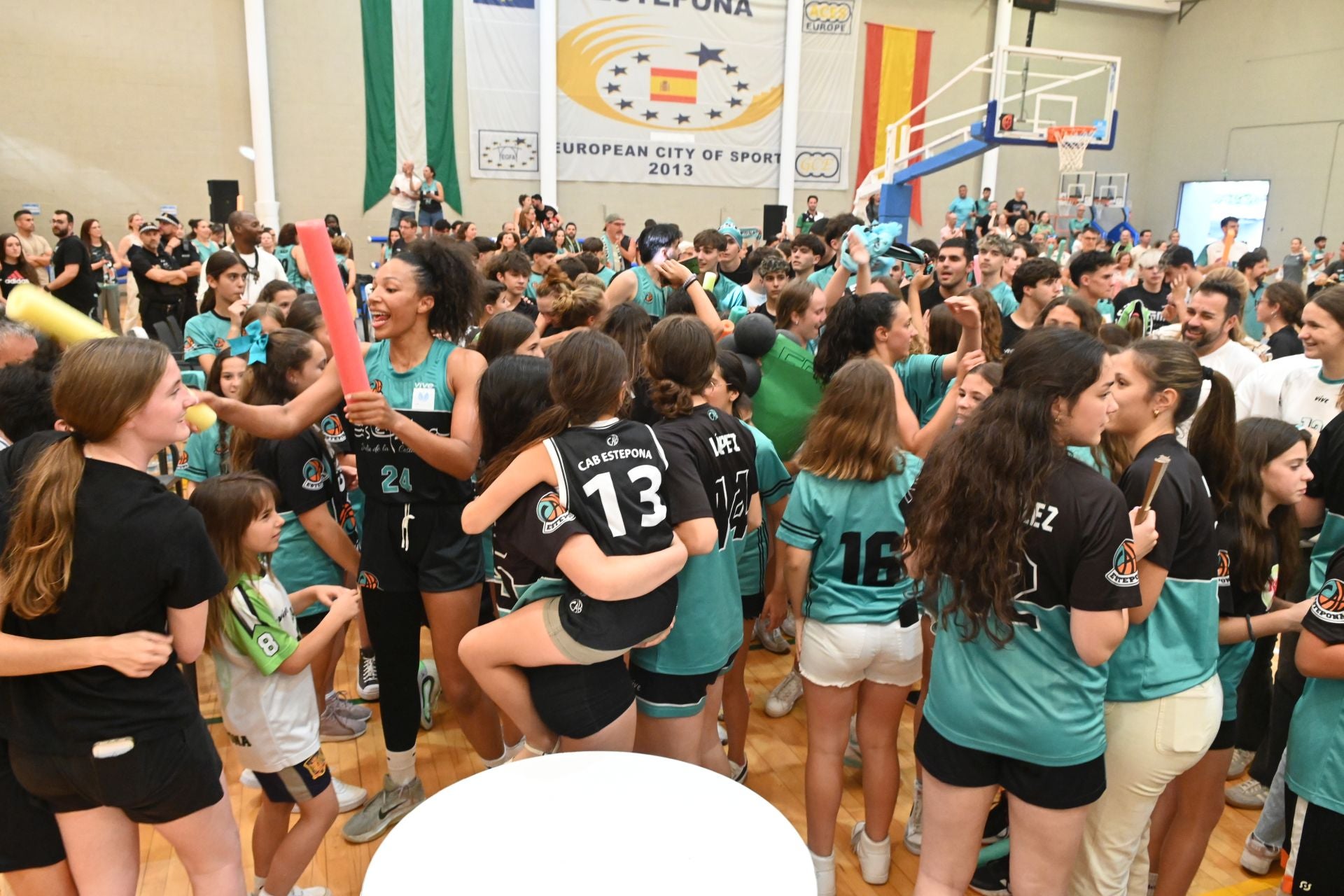 Las mejores imágenes de la victoria del CAB Estepona y su ascenso a la élite del baloncesto femenino español