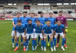 El once del Estepona frente a la SD Logroñés en Las Gaunas.