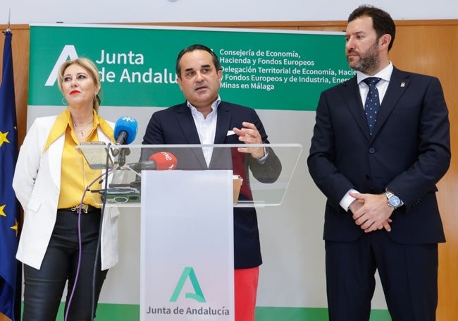Carolina España, Javier Romero y Antonio García Acedo, en la presentación de los proyectos.