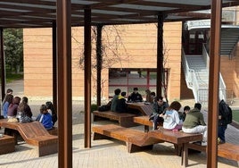 Estudiantes en la Facultad de Ciencias de la Comunicación y Turismo.