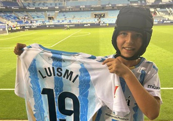 Antonio Jesús Carrión, con la camiseta de Luismi, el sábado.
