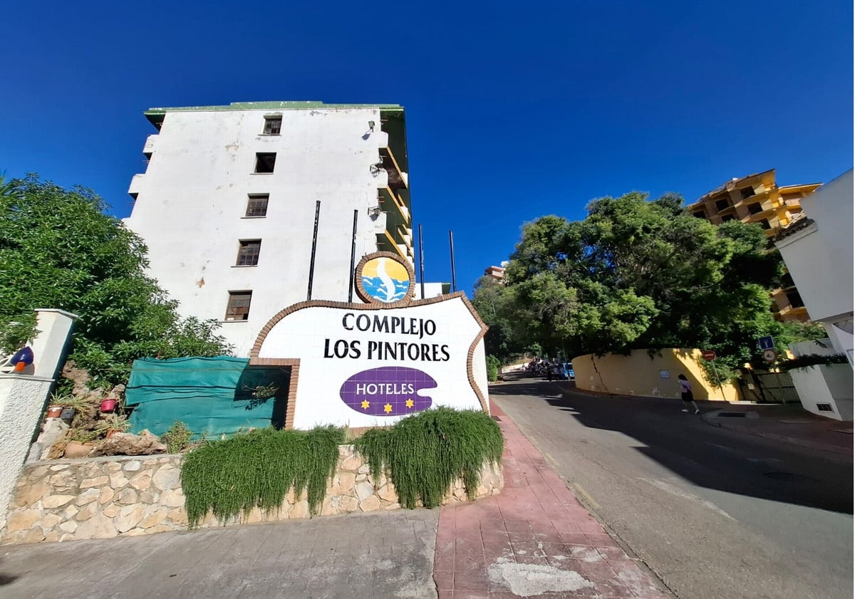 Imagen principal - Imágenes del complejo Los Pintores, en Benalmádena Costa.