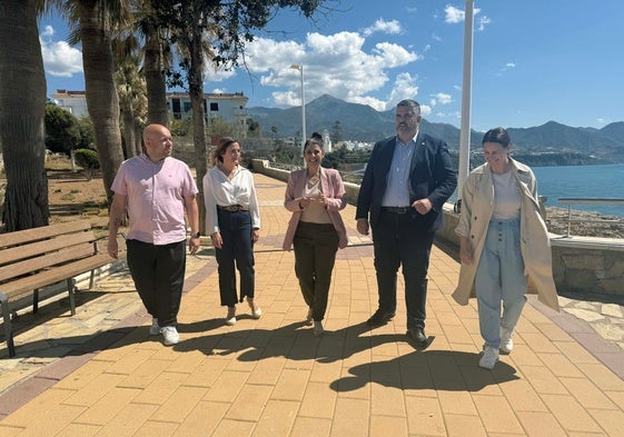 Ediles socialistas de Nerja, con el portavoz en la Diputación, Josele González.