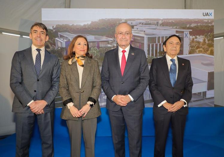 De izquierda a derecha: el consejero delegado del Grupo Educativo UAX, Domingo Mirón; la delegada del Gobierno Andaluz en Málaga, Patricia Navarro; el alcalde de Málaga, Francisco de la Torre; y el presidente y fundador de UAX, Jesús Núñez.