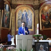 Raúl Berzosa, durante la presentación de los lienzos.