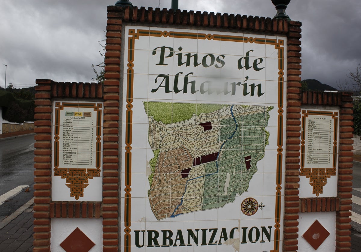 Acceso a Pinos de Alhaurín.