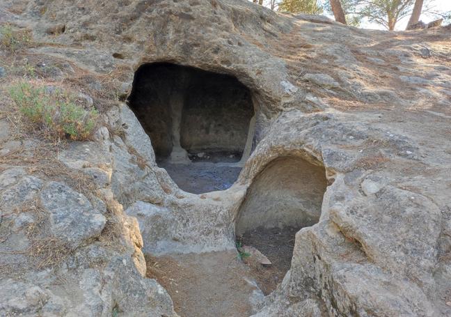 Una de las tumbas de la necrópolis de las Aguilillas.