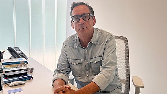 Un profesor de la UMA publica una guía pionera sobre intervención logopédica en autismo de grado 1