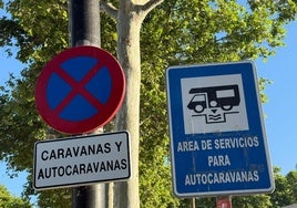 Señales del aparcamiento de autocaravanas.