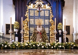 La Virgen de la Esperanza, en el interior de la Catedral de Málaga.