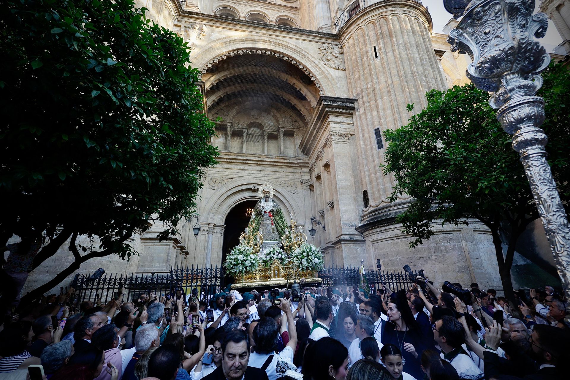 La procesión de la Esperanza de vuelta a su basílica, en imágenes