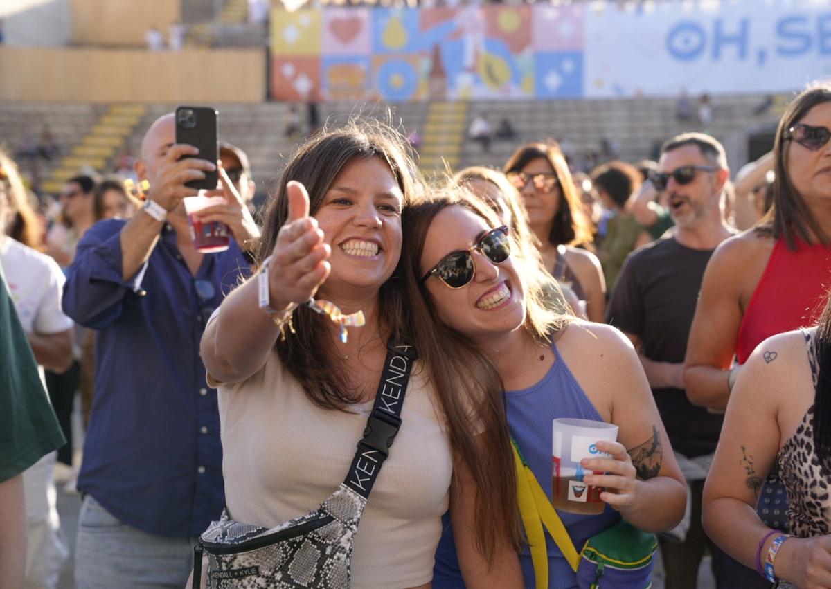 Imagen secundaria 1 - Málaga se rinde al indie, al rock y a las camisas hawaianas con el festival Oh, See!