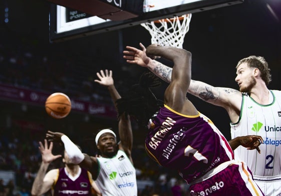 Balcerowski, en acción ante Batemon en el duelo de este domingo.