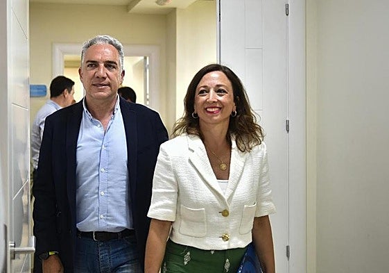 Elías Bendodo y Patricia Navarro.