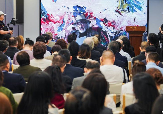 El artista Jorge Rando grabó un vídeo para la inauguración de la exposición en China.