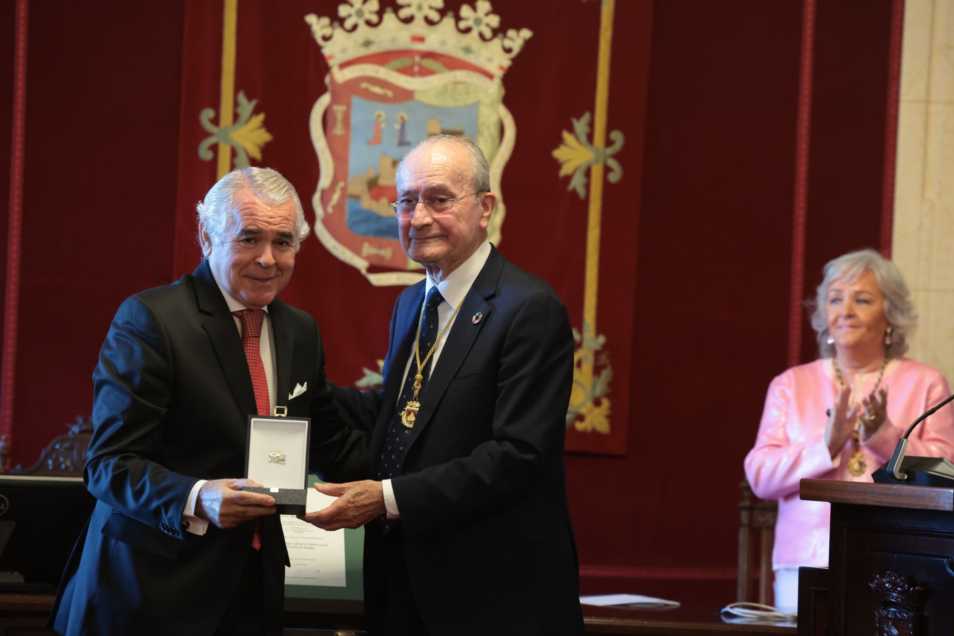 Entrega de la Medalla de la Ciudad al Colegio Oficial de Médicos de Málaga